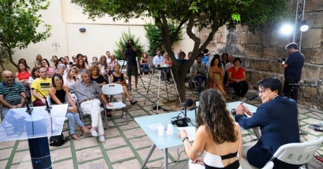 Teresa Lao Martínez llena de poesía el Patio del Mandarino con su libro 'Nada de mi, Nada de ti'